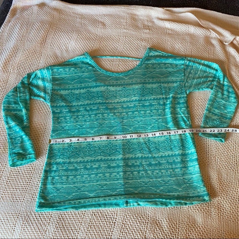 Francesca’s Open Back Top - Picture 4 of 7